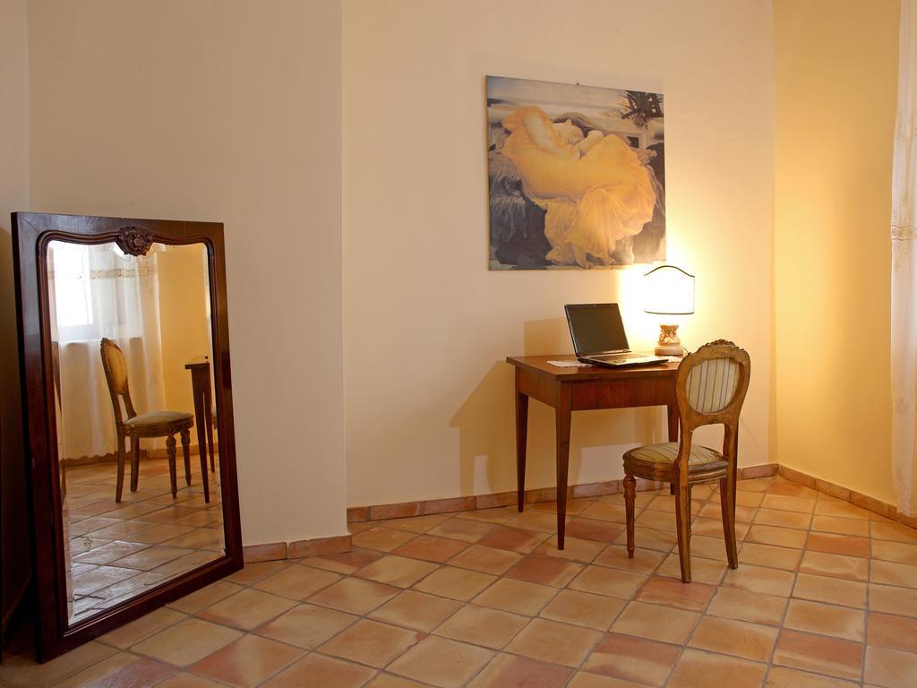 Crosia Palazzo Madeo - Residenza D'Epoca Bed & Breakfast エクステリア 写真